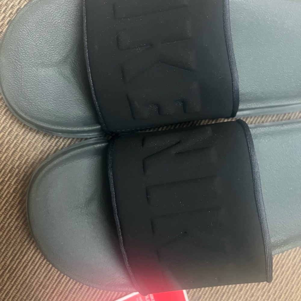 Nike offcourt Slide Sandals Men6/W7 new retail $40